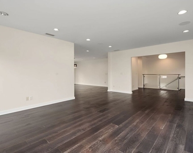 175 Barlock Avenue - Photo Thumbnail 9