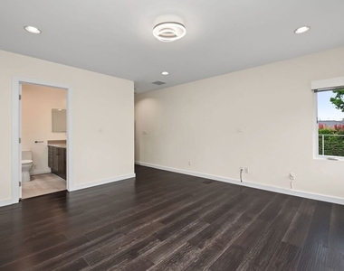 175 Barlock Avenue - Photo Thumbnail 19