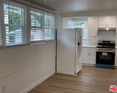 305 S Norton Avenue - Photo Thumbnail 7