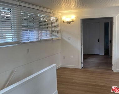 305 S Norton Avenue - Photo Thumbnail 9