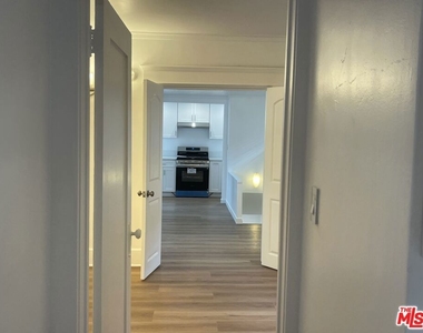 305 S Norton Avenue - Photo Thumbnail 11