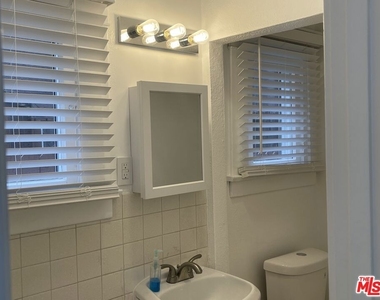 305 S Norton Avenue - Photo Thumbnail 15