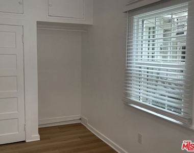 305 S Norton Avenue - Photo Thumbnail 20