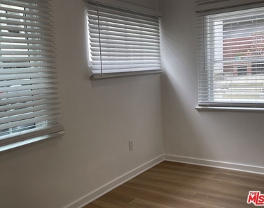 305 S Norton Avenue - Photo Thumbnail 19