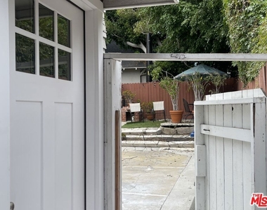 305 S Norton Avenue - Photo Thumbnail 1