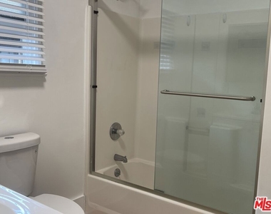 305 S Norton Avenue - Photo Thumbnail 16