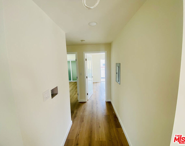 1000 S Sherbourne Drive - Photo Thumbnail 6