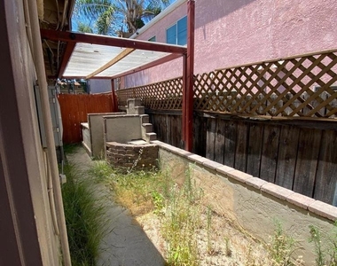285 S Mollison Ave - Photo Thumbnail 2