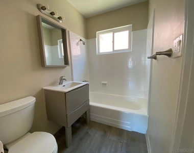 285 S Mollison Ave - Photo Thumbnail 12