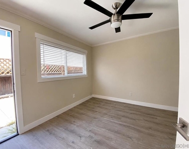 285 S Mollison Ave - Photo Thumbnail 10