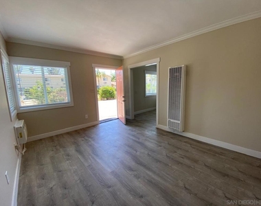 285 S Mollison Ave - Photo Thumbnail 6