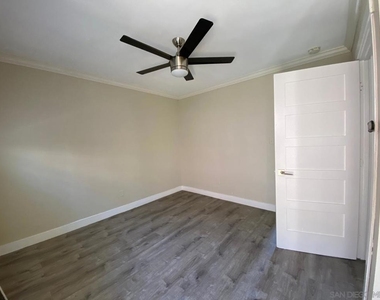 285 S Mollison Ave - Photo Thumbnail 11