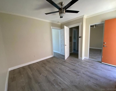 285 S Mollison Ave - Photo Thumbnail 4