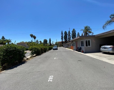 285 S Mollison Ave - Photo Thumbnail 1