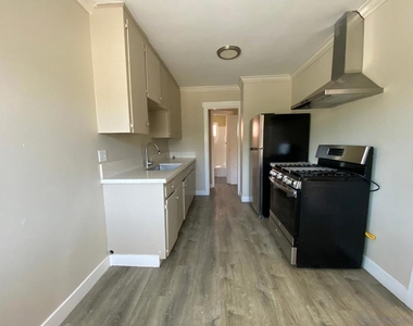 285 S Mollison Ave - Photo Thumbnail 8