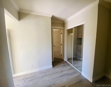 297 S Mollison Ave - Photo Thumbnail 6