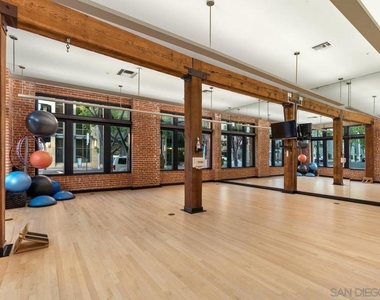 500 W Harbor Dr. - Photo Thumbnail 54