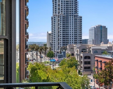 500 W Harbor Dr. - Photo Thumbnail 20