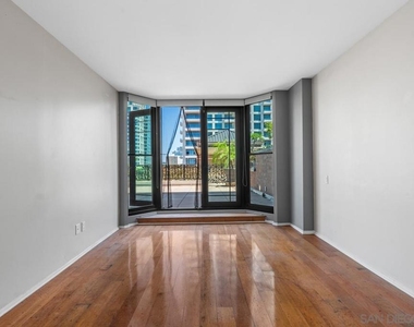 500 W Harbor Dr. - Photo Thumbnail 33