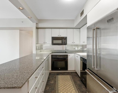 500 W Harbor Dr. - Photo Thumbnail 2