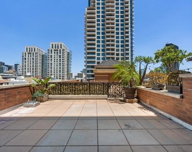 500 W Harbor Dr. - Photo Thumbnail 13