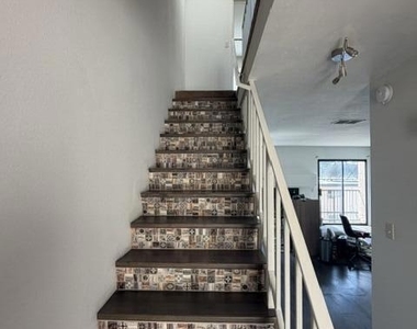 21040 Parthenia Street - Photo Thumbnail 11