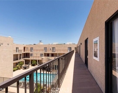 21040 Parthenia Street - Photo Thumbnail 20