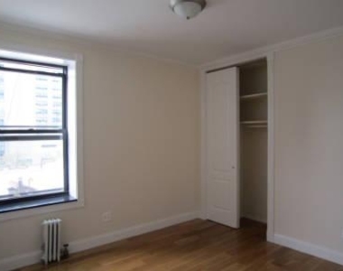 East 100th Street - Photo Thumbnail 3