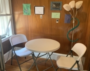 275 Aspinwall Ave - Photo Thumbnail 4