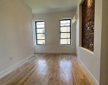 979 Seneca Avenue - Photo Thumbnail 5