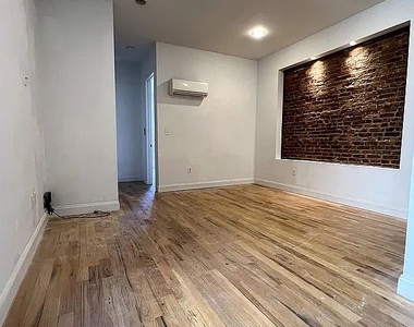 979 Seneca Avenue - Photo Thumbnail 3