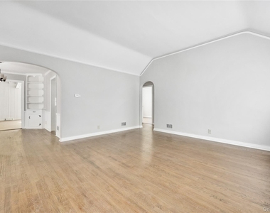 5 Hawthorne Lane - Photo Thumbnail 10