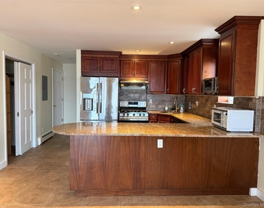 8918 Beach Channel Drive - Photo Thumbnail 1