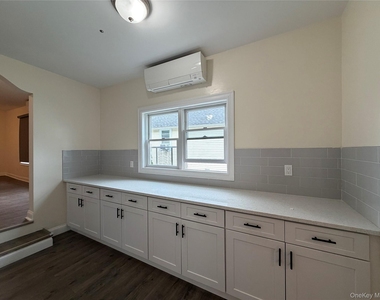 182 Ashford Avenue - Photo Thumbnail 6