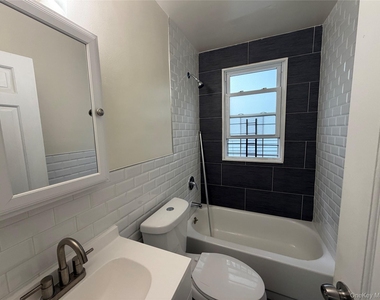 182 Ashford Avenue - Photo Thumbnail 2