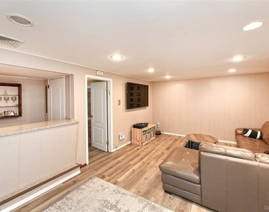 96 Phipps Lane - Photo Thumbnail 12
