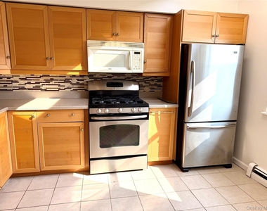 209 Everett Place - Photo Thumbnail 1