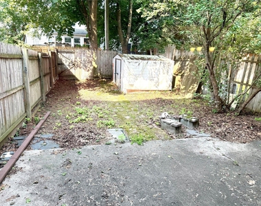 209 Everett Place - Photo Thumbnail 7
