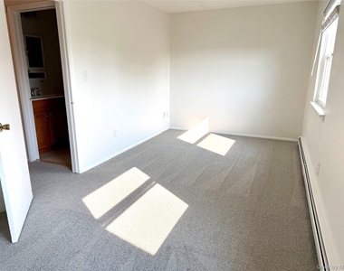 209 Everett Place - Photo Thumbnail 9