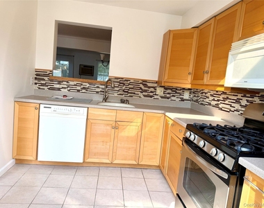 209 Everett Place - Photo Thumbnail 2