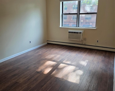 71-09 Park Avenue - Photo Thumbnail 5