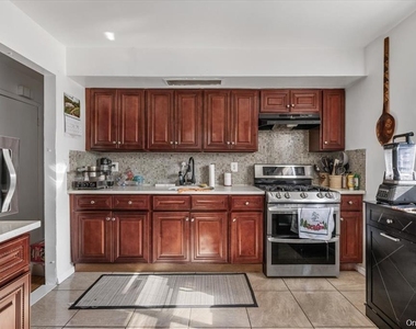 22 Hudson Place - Photo Thumbnail 6