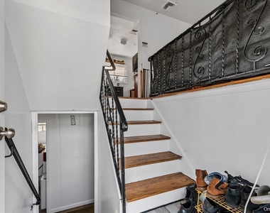 22 Hudson Place - Photo Thumbnail 2