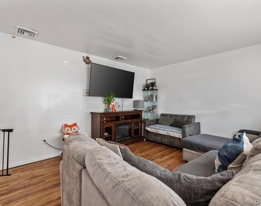 22 Hudson Place - Photo Thumbnail 4