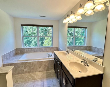 127 Meadow View Drive - Photo Thumbnail 15