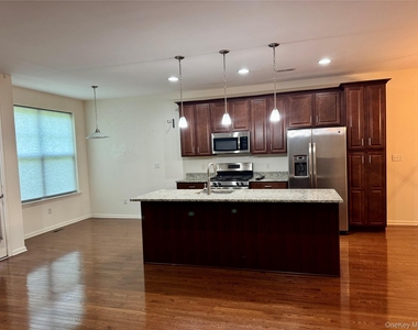 127 Meadow View Drive - Photo Thumbnail 2