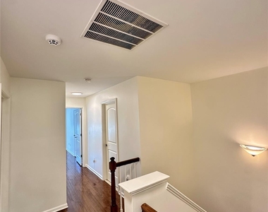127 Meadow View Drive - Photo Thumbnail 8