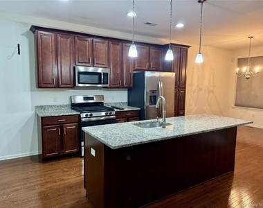 127 Meadow View Drive - Photo Thumbnail 3