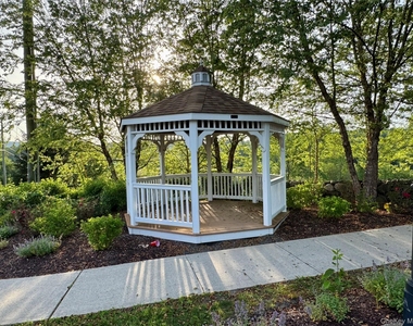 127 Meadow View Drive - Photo Thumbnail 18