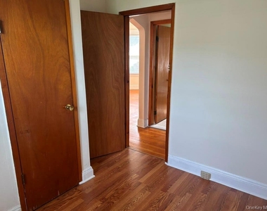 121-07 97th Avenue - Photo Thumbnail 10